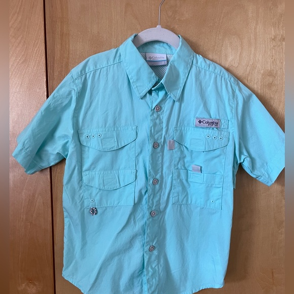 Columbia Other - Columbia PFG fishing shirt. Light green. Small (6). Pockets. Vents. Extra button
